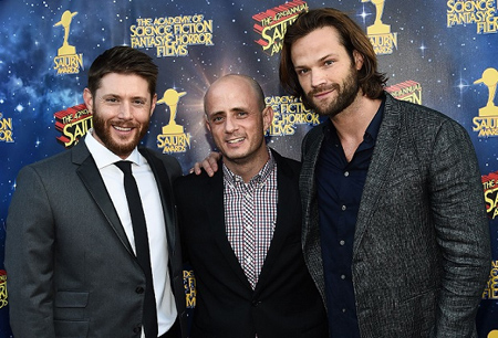 Eric Kripke with Jared Padalecki and Jensen Ackles.